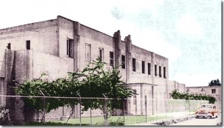 Vista del frente del Colegio